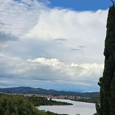 Eden Apartment Tisno